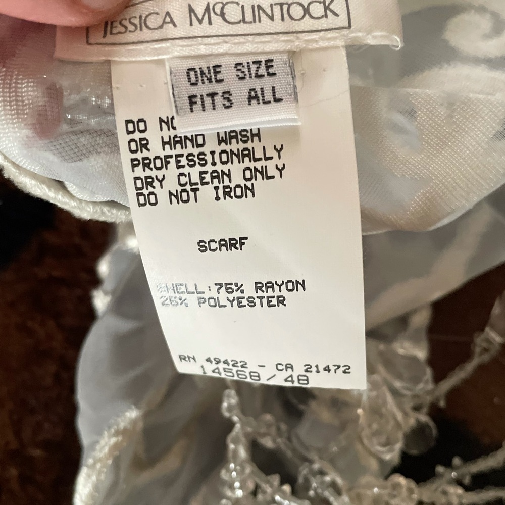 “Jessica McClintock” Shawl! - Picture 3 of 3